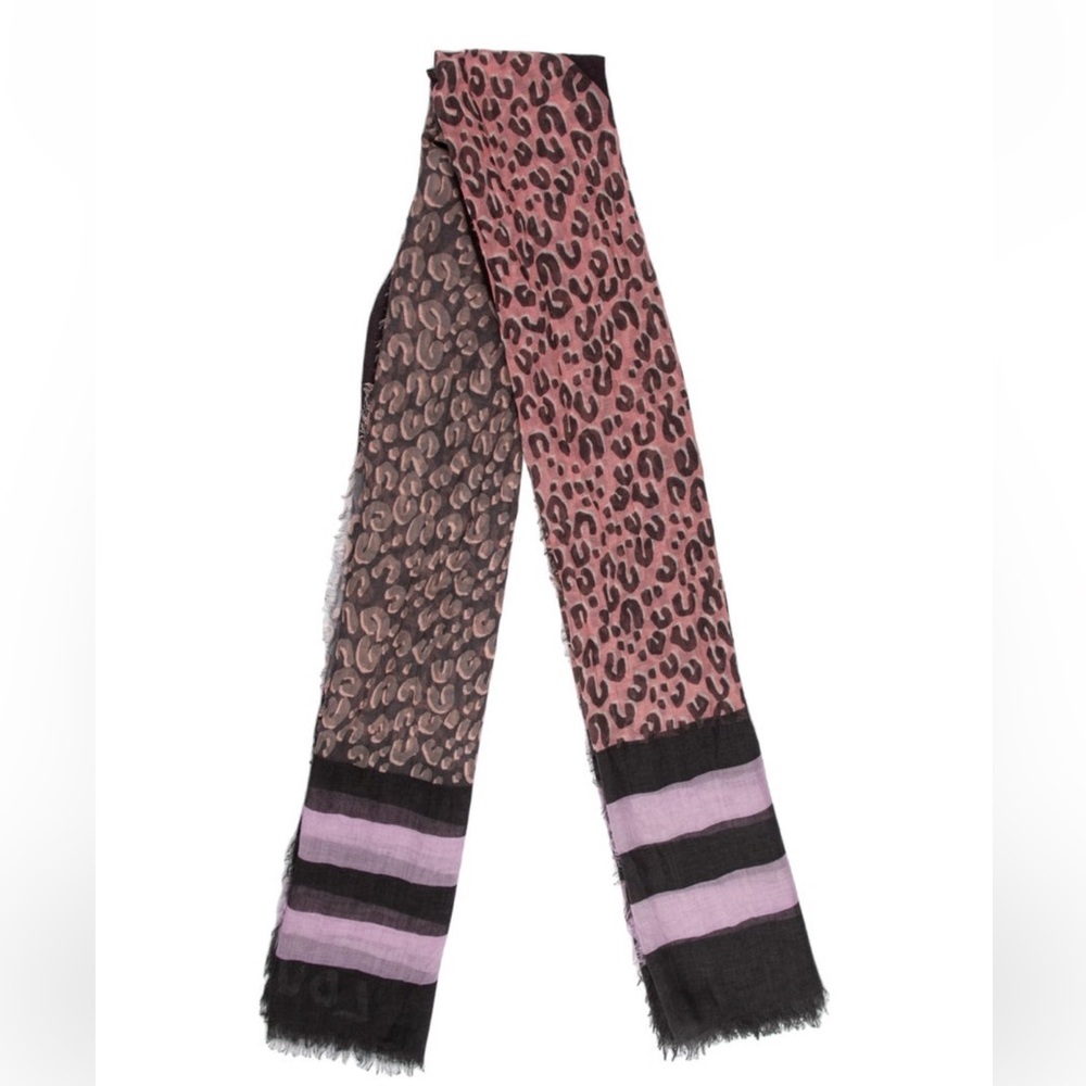 Louis Vuitton cashmere leopard print shawl 💖